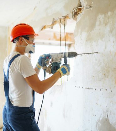 repairer-in-boilersuit-holding-tools-apartment-rep-B6M9FFB